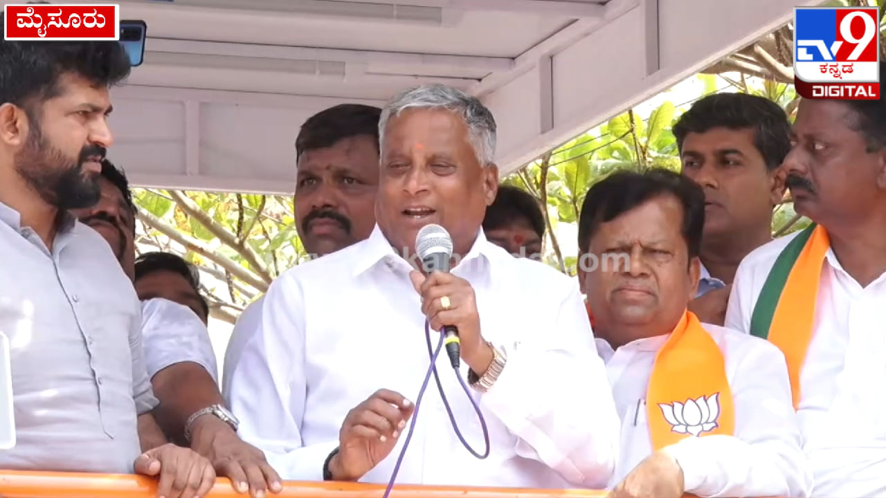 ಅಖಾಡಕ್ಕಿಳಿದ ವಿ. ಸೋಮಣ್ಣ: ಇಂದಿನಿಂದ 5 ದಿನ ವರುಣಾದಲ್ಲಿ ಅಬ್ಬರದ ಪ್ರಚಾರ ಅಖಾಡಕ್ಕಿಳಿದ ವಿ. ಸೋಮಣ್ಣ: ಇಂದಿನಿಂದ 5 ದಿನ ವರುಣಾದಲ್ಲಿ ಅಬ್ಬರದ ಪ್ರಚಾರ