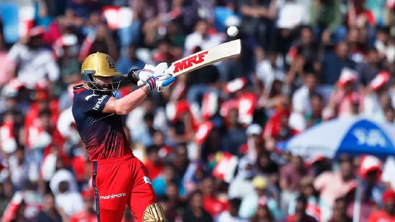 IPL 2023 PBKS vs RCB: ಮೊಹಾಲಿಯಲ್ಲಿ ನಡೆದ ಪಂಜಾಬ್ ಕಿಂಗ್ಸ್ ವಿರುದ್ಧದ ಪಂದ್ಯದಲ್ಲಿ 5 ಫೋರ್ ಮೂಲಕ ವಿರಾಟ್ ಕೊಹ್ಲಿ ಐಪಿಎಲ್ನಲ್ಲಿ ಮತ್ತೊಂದು ಮೈಲುಗಲ್ಲು ದಾಟಿದ್ದಾರೆ. ಅದು ಕೂಡ ಫೋರ್ಗಳ ವಿಶೇಷ ದಾಖಲೆಯ ಬರೆಯುವ ಮೂಲಕ ಎಂಬುದು ವಿಶೇಷ.