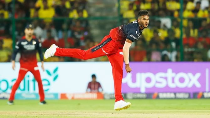 IPL 2023: ಭರ್ಜರಿ ದಾಖಲೆಯ ಬೆನ್ನಲ್ಲೇ ಅನಗತ್ಯ ದಾಖಲೆ ಬರೆದ ವೈಶಾಕ್ IPL 2023: ಭರ್ಜರಿ ದಾಖಲೆಯ ಬೆನ್ನಲ್ಲೇ ಅನಗತ್ಯ ದಾಖಲೆ ಬರೆದ ವೈಶಾಕ್