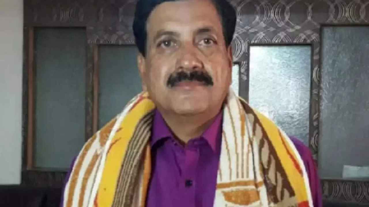 ಕಾಂಗ್ರೆಸ್ ವಿರುದ್ಧ ಸ್ವಾಭಿಮಾನಿ ಕಹಳೆ ಮೊಳಗಿಸಿದ ದತ್ತಾ, ಟವಲ್ ಗುರುತಿನಿಂದ ಸ್ಪರ್ಧೆ ಮಾಡುವುದಾಗಿ ಘೋಷಣೆ ಕಾಂಗ್ರೆಸ್ ವಿರುದ್ಧ ಸ್ವಾಭಿಮಾನಿ ಕಹಳೆ ಮೊಳಗಿಸಿದ ದತ್ತಾ, ಟವಲ್ ಗುರುತಿನಿಂದ ಸ್ಪರ್ಧೆ ಮಾಡುವುದಾಗಿ ಘೋಷಣೆ
