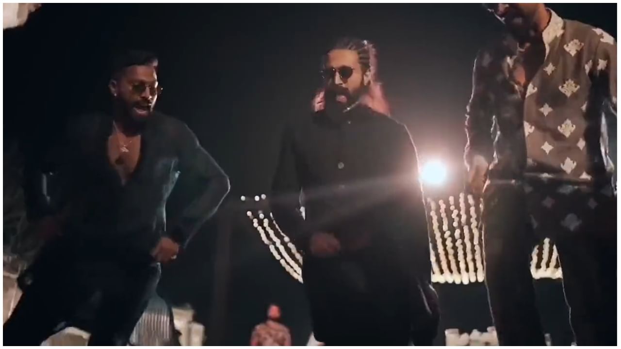 Yash: ಹಾರ್ದಿಕ್ ಪಾಂಡ್ಯ ಮದುವೆಯಲ್ಲಿ ಬಿಂದಾಸ್ ಆಗಿ ಕುಣಿದ ‘ರಾಕಿಂಗ್ ಸ್ಟಾರ್’ ಯಶ್ ವಿಡಿಯೋ ವೈರಲ್ Yash: ಹಾರ್ದಿಕ್ ಪಾಂಡ್ಯ ಮದುವೆಯಲ್ಲಿ ಬಿಂದಾಸ್ ಆಗಿ ಕುಣಿದ ‘ರಾಕಿಂಗ್ ಸ್ಟಾರ್’ ಯಶ್ ವಿಡಿಯೋ ವೈರಲ್