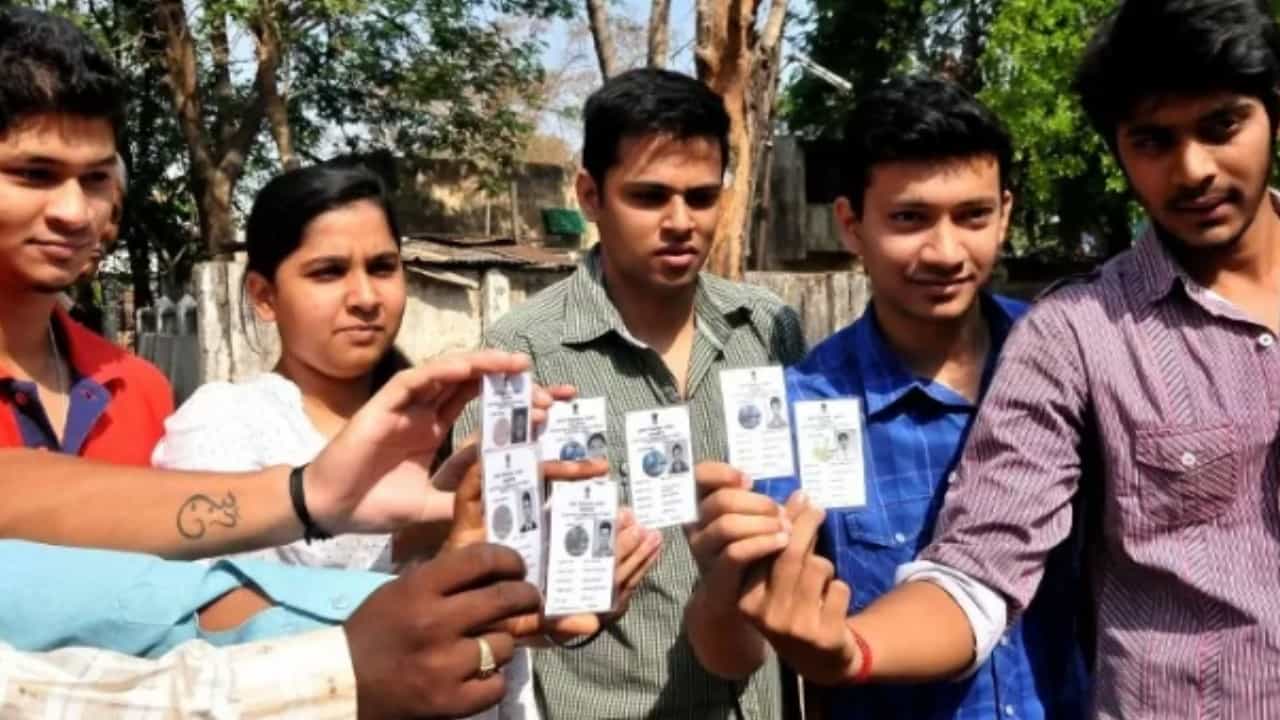 Karnataka Assembly Election: 18-19 ವಯಸ್ಸಿನ ಯುವ ಮತದಾರರ ಸಂಖ್ಯೆಯಲ್ಲಿ ಏರಿಕೆ: ಶೇ 36ರಷ್ಟು ಹೊಸ ನೊಂದಣಿ Karnataka Assembly Election: 18-19 ವಯಸ್ಸಿನ ಯುವ ಮತದಾರರ ಸಂಖ್ಯೆಯಲ್ಲಿ ಏರಿಕೆ: ಶೇ 36ರಷ್ಟು ಹೊಸ ನೊಂದಣಿ