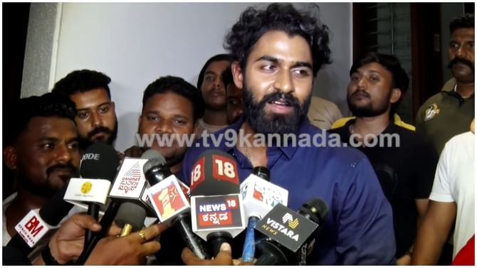 ‘ಅಭಿಮಾನಿಗಳ ಪ್ರೀತಿ ನೋಡಿ ಮಾತುಗಳೇ ಬರುತ್ತಿಲ್ಲ’: ಬರ್ತ್ಡೇ ಸಂಭ್ರಮದಲ್ಲಿ ಯುವ ರಾಜ್ಕುಮಾರ್ ‘ಅಭಿಮಾನಿಗಳ ಪ್ರೀತಿ ನೋಡಿ ಮಾತುಗಳೇ ಬರುತ್ತಿಲ್ಲ’: ಬರ್ತ್ಡೇ ಸಂಭ್ರಮದಲ್ಲಿ ಯುವ ರಾಜ್ಕುಮಾರ್