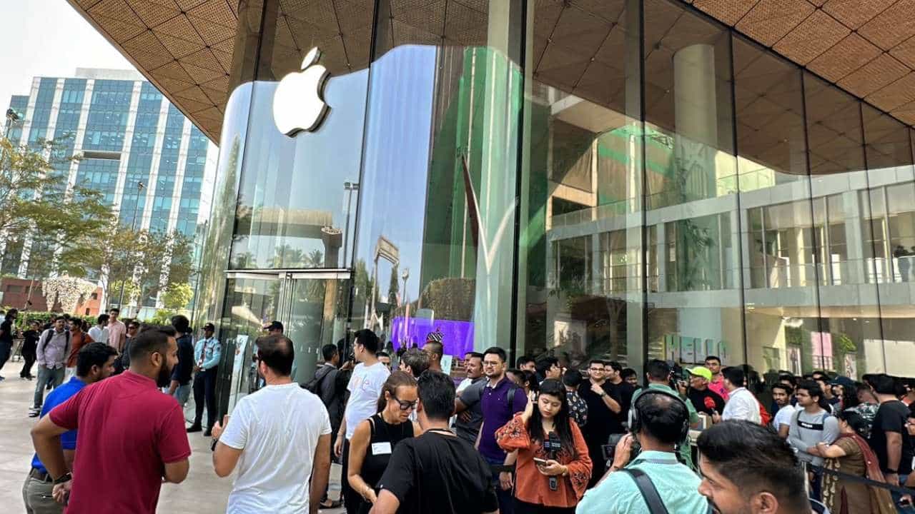 Apple Store: ಒಂದು ಆ್ಯಪಲ್ ಸ್ಟೋರ್ ಉದ್ಘಾಟನೆಗೆ ಇಷ್ಟೊಂದು ಬಿಲ್ಡಪ್ಪಾ? ಭಾರತಕ್ಕೆ ಬಂದಿರುವ ಸಿಇಒ ಟಿಮ್ ಕುಕ್ ತಲೆಯಲ್ಲಿ ಬೇರಿನ್ನೇನಾದರೂ ಇದೆಯಾ?