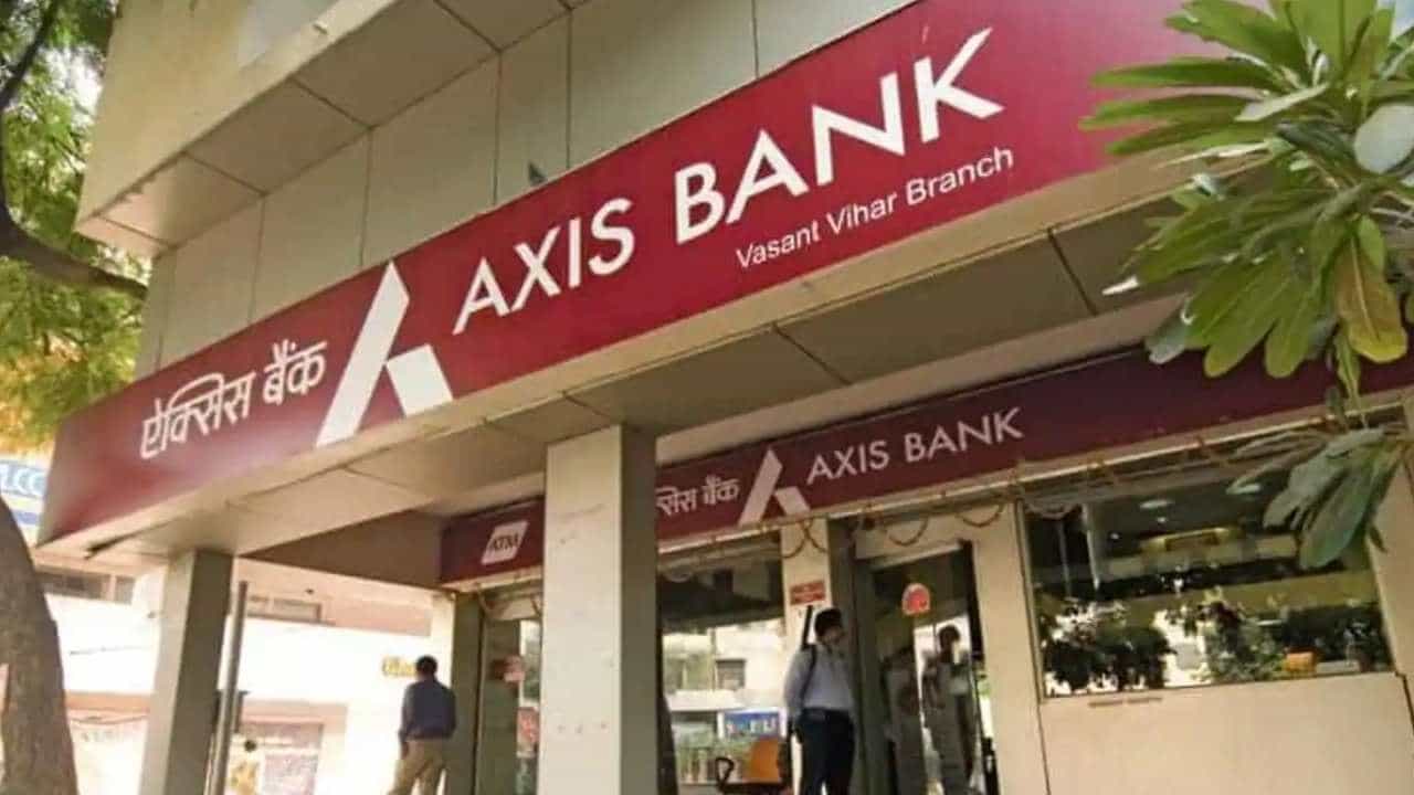 Axis Bank: ಆ್ಯಕ್ಸಿಸ್ಗೆ ಮುಳುವಾದ ಸಿಟಿ ಡೀಲ್; ದಾಖಲೆ ಲಾಭ ಕಾಣಬೇಕಿದ್ದ ಬ್ಯಾಂಕ್ಗೆ ಬರೋಬ್ಬರಿ 5,728.4 ಕೋಟಿ ರೂ ನಷ್ಟ Axis Bank: ಆ್ಯಕ್ಸಿಸ್ಗೆ ಮುಳುವಾದ ಸಿಟಿ ಡೀಲ್; ದಾಖಲೆ ಲಾಭ ಕಾಣಬೇಕಿದ್ದ ಬ್ಯಾಂಕ್ಗೆ ಬರೋಬ್ಬರಿ 5,728.4 ಕೋಟಿ ರೂ ನಷ್ಟ