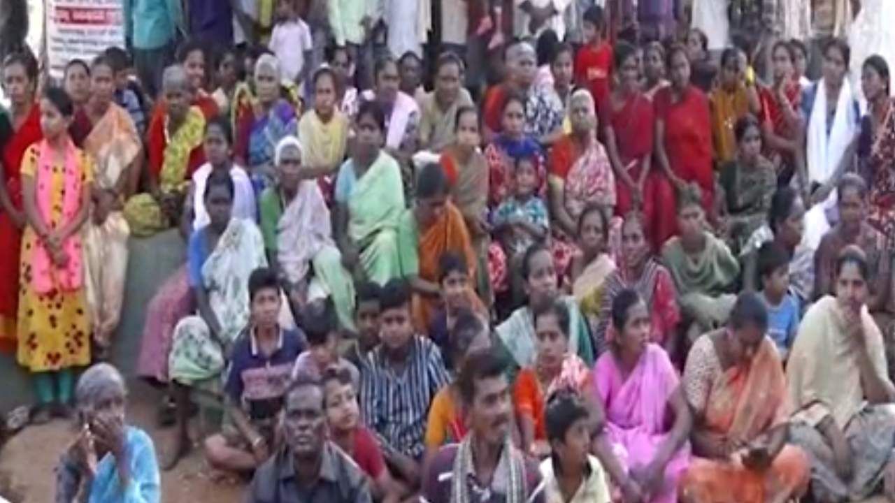 ಕ್ರಷರ್ ತೆರೆಯಲು ಗ್ರಾಮಸ್ಥರ ಹೋರಾಟ: ಪರಮೇಶ್ವರ್ ಸ್ವಕ್ಷೇತ್ರದಲ್ಲಿ 13 ಗ್ರಾಮಗಳಿಂದ ಮತದಾನ ಬಹಿಷ್ಕಾರ ಕ್ರಷರ್ ತೆರೆಯಲು ಗ್ರಾಮಸ್ಥರ ಹೋರಾಟ: ಪರಮೇಶ್ವರ್ ಸ್ವಕ್ಷೇತ್ರದಲ್ಲಿ 13 ಗ್ರಾಮಗಳಿಂದ ಮತದಾನ ಬಹಿಷ್ಕಾರ