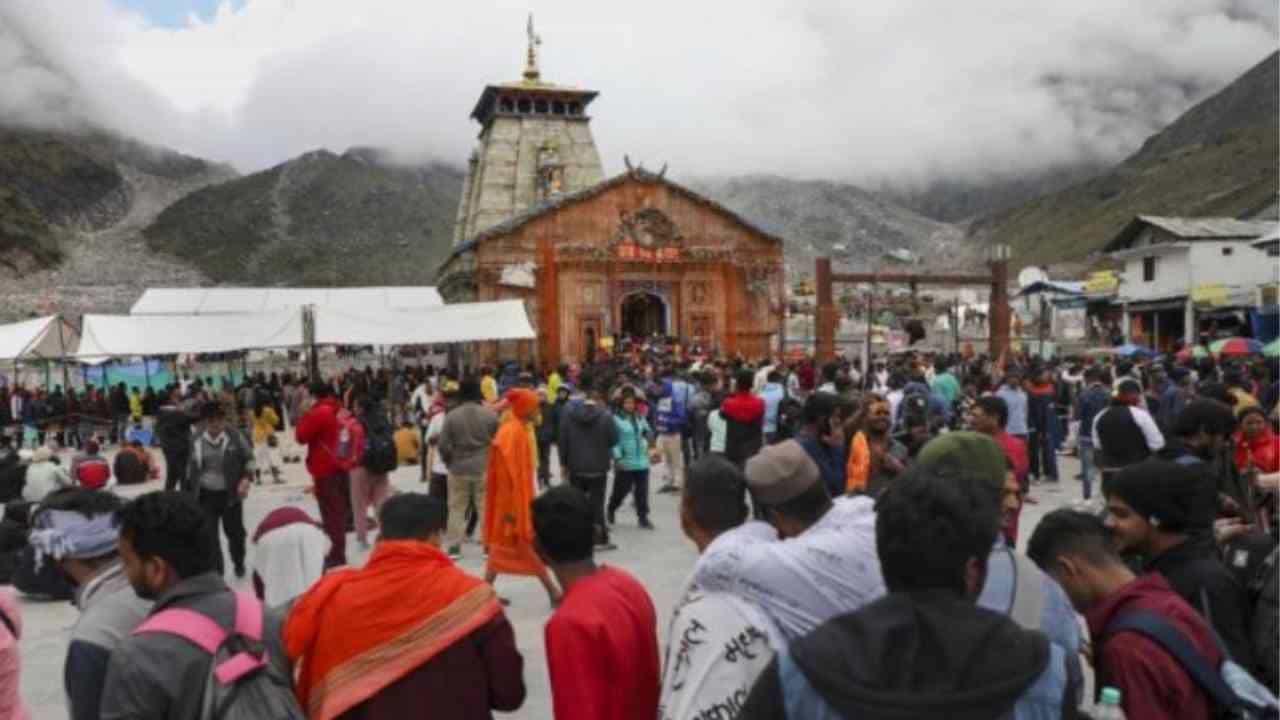 Kedarnath Yatra: ಕೇದಾರನಾಥ ಯಾತ್ರೆ ಇನ್ಮುಂದೆ ಸುಗಮ -ಪ್ರತಿದಿನ 13000 ಯಾತ್ರಿಕರಷ್ಟೇ ಭೇಟಿ ನೀಡಬೇಕು, ಒಂದಷ್ಟು ಪರಿಸರ ಸ್ನೇಹಿ ವ್ಯವಸ್ಥೆಗಳು ಜಾರಿ Kedarnath Yatra: ಕೇದಾರನಾಥ ಯಾತ್ರೆ ಇನ್ಮುಂದೆ ಸುಗಮ -ಪ್ರತಿದಿನ 13000 ಯಾತ್ರಿಕರಷ್ಟೇ ಭೇಟಿ ನೀಡಬೇಕು, ಒಂದಷ್ಟು ಪರಿಸರ ಸ್ನೇಹಿ ವ್ಯವಸ್ಥೆಗಳು ಜಾರಿ