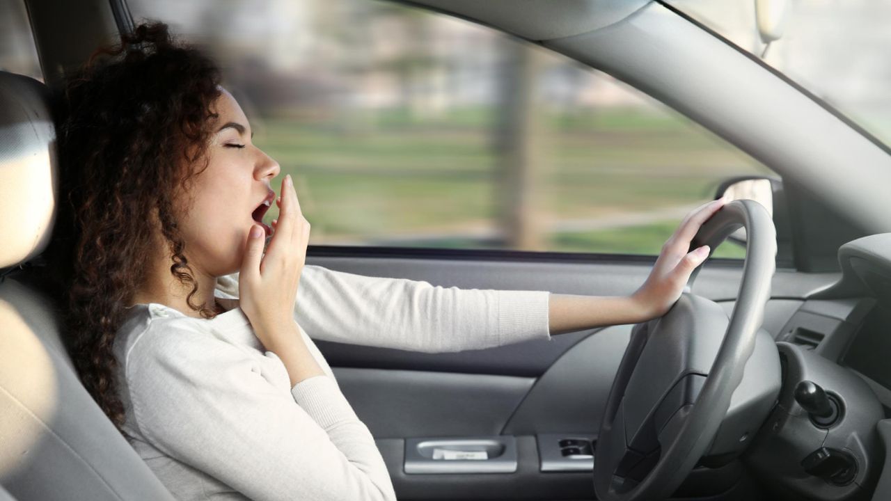 ವಾಹನ ಚಲಾಯಿಸುವಾಗ ನಿದ್ರೆ ಬರುತ್ತಾ? ಇದಕ್ಕೆ ಕಾರಣಗಳು ಏನು? ಇಲ್ಲಿದೆ ತಜ್ಞರ ಸಲಹೆ ವಾಹನ ಚಲಾಯಿಸುವಾಗ ನಿದ್ರೆ ಬರುತ್ತಾ? ಇದಕ್ಕೆ ಕಾರಣಗಳು ಏನು? ಇಲ್ಲಿದೆ ತಜ್ಞರ ಸಲಹೆ