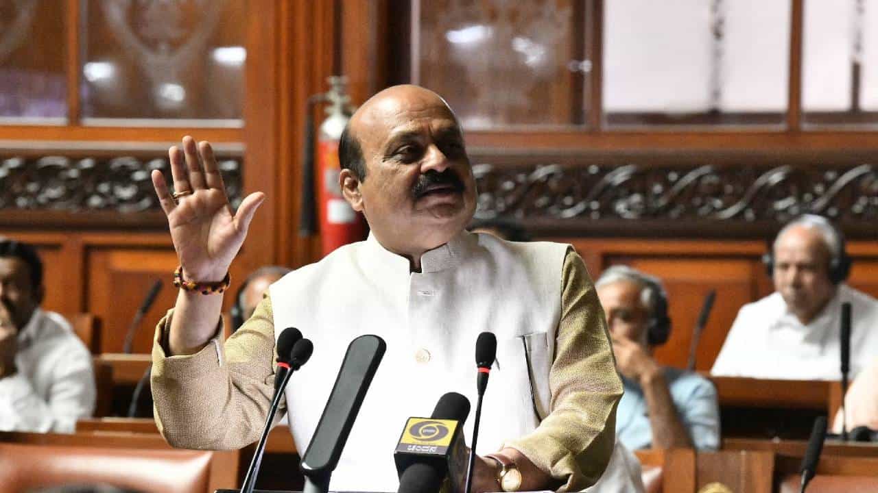 Muslim Reservation: ಮುಸ್ಲಿಮರ 2ಬಿ ಮೀಸಲಾತಿ ರದ್ದು ನಿರ್ಧಾರವನ್ನು ಸಮರ್ಥಿಸಿಕೊಂಡ ರಾಜ್ಯ ಸರ್ಕಾರ Muslim Reservation: ಮುಸ್ಲಿಮರ 2ಬಿ ಮೀಸಲಾತಿ ರದ್ದು ನಿರ್ಧಾರವನ್ನು ಸಮರ್ಥಿಸಿಕೊಂಡ ರಾಜ್ಯ ಸರ್ಕಾರ