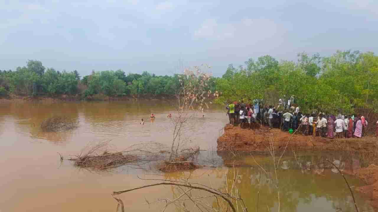 Magadi: ಕುರಿಗಳನ್ನು ತೊಳೆಯಲು ಹೋಗಿದ್ದವರು ಕೆರೆ ಪಾಲು: ಒಂದೇ ಕುಟುಂಬದ ಮೂವರು ದುರ್ಮರಣ