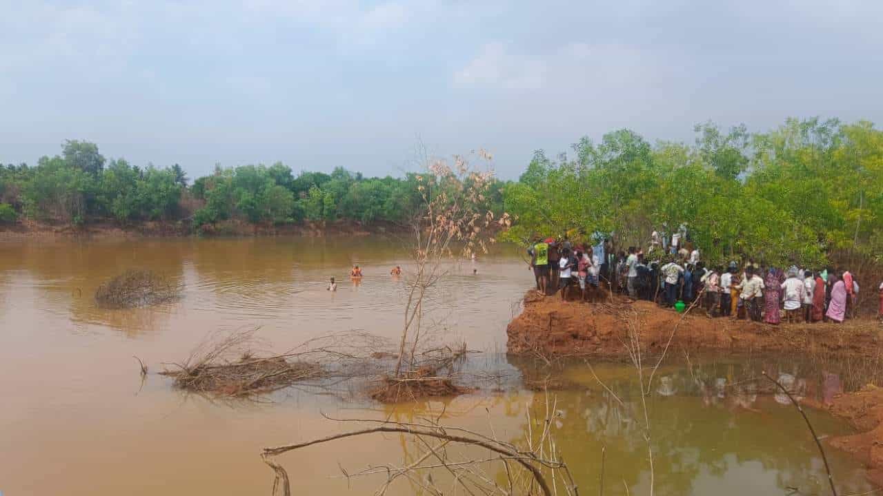 Magadi: ಕುರಿಗಳನ್ನು ತೊಳೆಯಲು ಹೋಗಿದ್ದವರು ಕೆರೆ ಪಾಲು: ಒಂದೇ ಕುಟುಂಬದ ಮೂವರು ದುರ್ಮರಣ