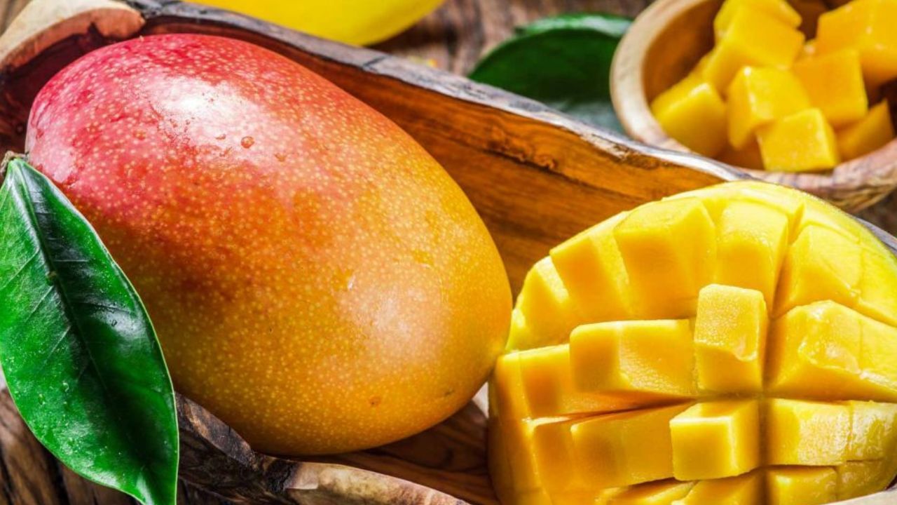 Weight Loss Diet: ಮಾವಿನ ಹಣ್ಣು ತಿನ್ನುವುದರಿಂದ ದೇಹ ತೂಕ ಹೆಚ್ಚಾಗುತ್ತದೆಯೇ? ತಜ್ಞರ ಅಭಿಪ್ರಾಯ? Weight Loss Diet: ಮಾವಿನ ಹಣ್ಣು ತಿನ್ನುವುದರಿಂದ ದೇಹ ತೂಕ ಹೆಚ್ಚಾಗುತ್ತದೆಯೇ? ತಜ್ಞರ ಅಭಿಪ್ರಾಯ?