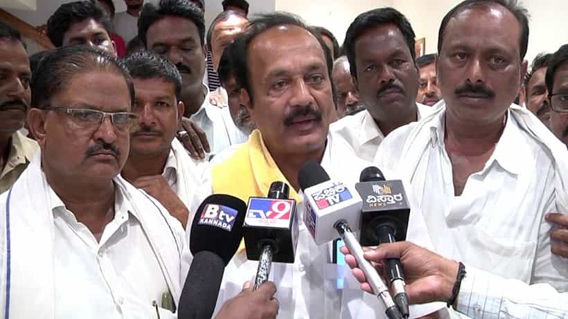 ಐಟಿ ಅಧಿಕಾರಿಗಳ ಒತ್ತಡಕ್ಕೆ ಮಣಿದು ಡಿಕೆ ಶಿವಕುಮಾರ್ ನನಗೆ ಟಿಕೆಟ್ ತಪ್ಪಿಸಿದ್ದಾರೆ: ಟಿಕೆಟ್ ಆಕಾಂಕ್ಷಿ ಗಂಭೀರ ಆರೋಪ