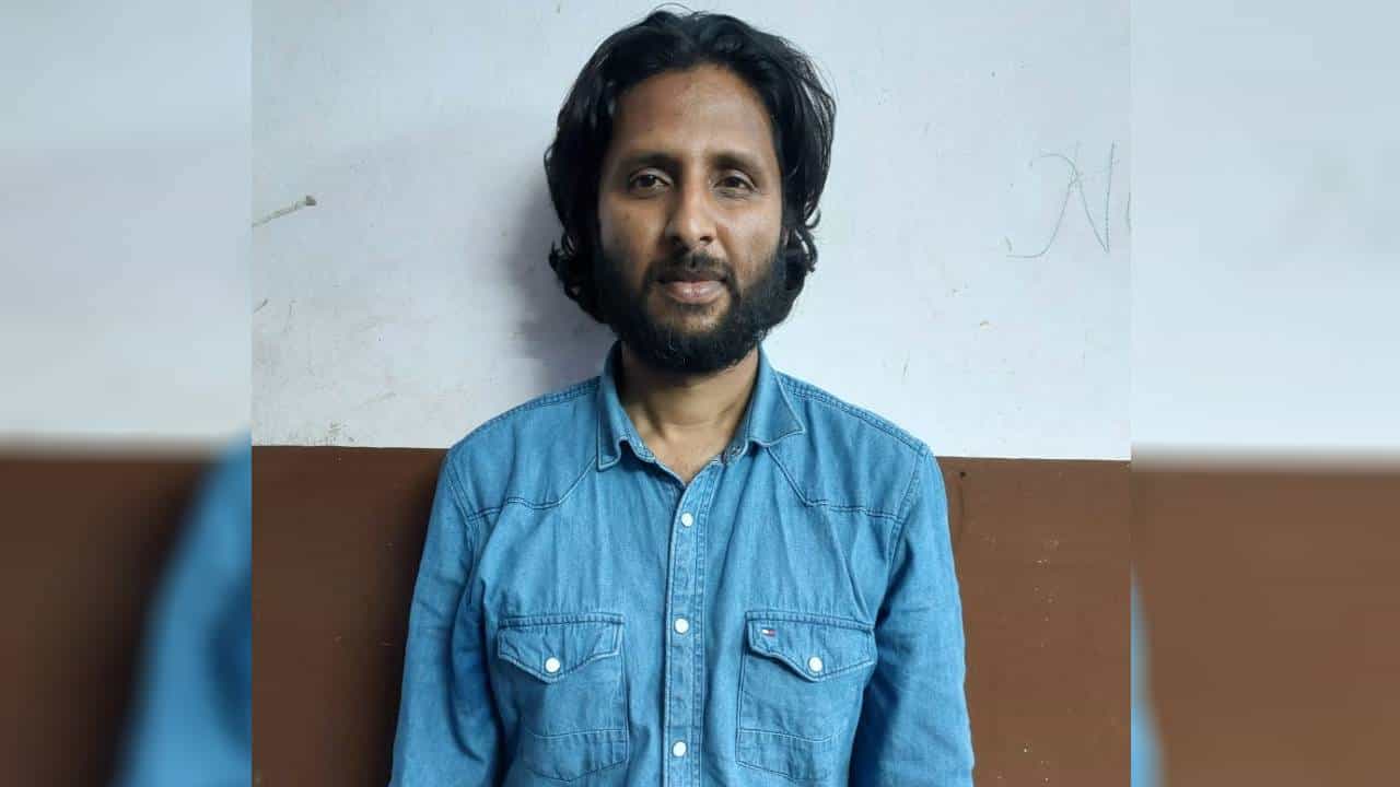 Bengaluru: ವಿದೇಶಿ ವಿದ್ಯಾರ್ಥಿಗಳ ಹೆಸರಲ್ಲಿ ನಕಲಿ ಅಡ್ಮಿಷನ್; ಸಿಸಿಬಿ ಪೊಲೀಸರಿಂದ ಆರೋಪಿ ಬಂಧನ Bengaluru: ವಿದೇಶಿ ವಿದ್ಯಾರ್ಥಿಗಳ ಹೆಸರಲ್ಲಿ ನಕಲಿ ಅಡ್ಮಿಷನ್; ಸಿಸಿಬಿ ಪೊಲೀಸರಿಂದ ಆರೋಪಿ ಬಂಧನ