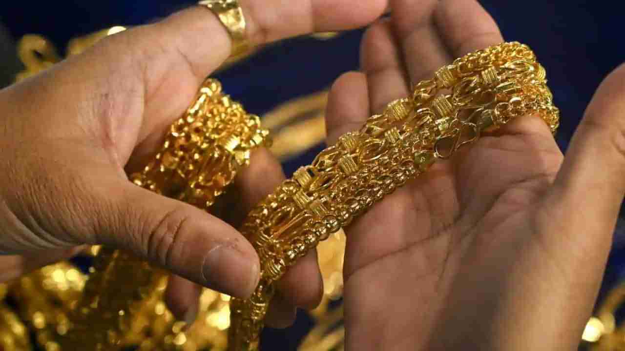 Gold Rates: ದುಬೈನಲ್ಲಿ 50 ಸಾವಿರಕ್ಕಿಂತ ಕಡಿಮೆಗೆ ಇಳಿದ ಚಿನ್ನದ ಬೆಲೆ; ಭಾರತದಲ್ಲಿ ಚಿನ್ನ, ಬೆಳ್ಳಿ ಎರಡೂ ತುಟ್ಟಿ