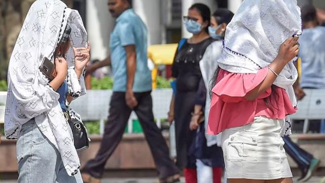 India Weather Updates: ದೆಹಲಿ-ಎನ್ಸಿಆರ್ನಲ್ಲಿ ಕಡಿಮೆಯಾಗಲಿದೆ ಬಿಸಿಗಾಳಿ, ಏಪ್ರಿಲ್ 20ರವರೆಗೆ ಕೇರಳದಲ್ಲಿ ಮಳೆ ಸಾಧ್ಯತೆ India Weather Updates: ದೆಹಲಿ-ಎನ್ಸಿಆರ್ನಲ್ಲಿ ಕಡಿಮೆಯಾಗಲಿದೆ ಬಿಸಿಗಾಳಿ, ಏಪ್ರಿಲ್ 20ರವರೆಗೆ ಕೇರಳದಲ್ಲಿ ಮಳೆ ಸಾಧ್ಯತೆ