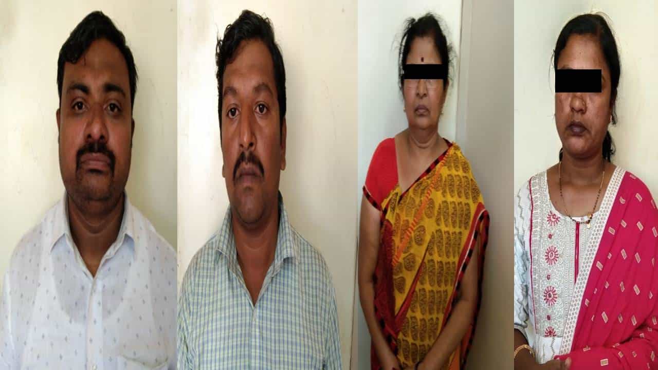 ದಾವಣಗೆರೆ: ಮಿಸ್ ಕಾಲ್ ಕೊಟ್ಟು ಮಂಚಕ್ಕೆ ಆಹ್ವಾನಿಸಿ ಹನಿಟ್ರ್ಯಾಪ್; ಇಬ್ಬರು ಮಹಿಳೆಯರು ಸೇರಿ ನಾಲ್ವರ ಬಂಧನ ದಾವಣಗೆರೆ: ಮಿಸ್ ಕಾಲ್ ಕೊಟ್ಟು ಮಂಚಕ್ಕೆ ಆಹ್ವಾನಿಸಿ ಹನಿಟ್ರ್ಯಾಪ್; ಇಬ್ಬರು ಮಹಿಳೆಯರು ಸೇರಿ ನಾಲ್ವರ ಬಂಧನ