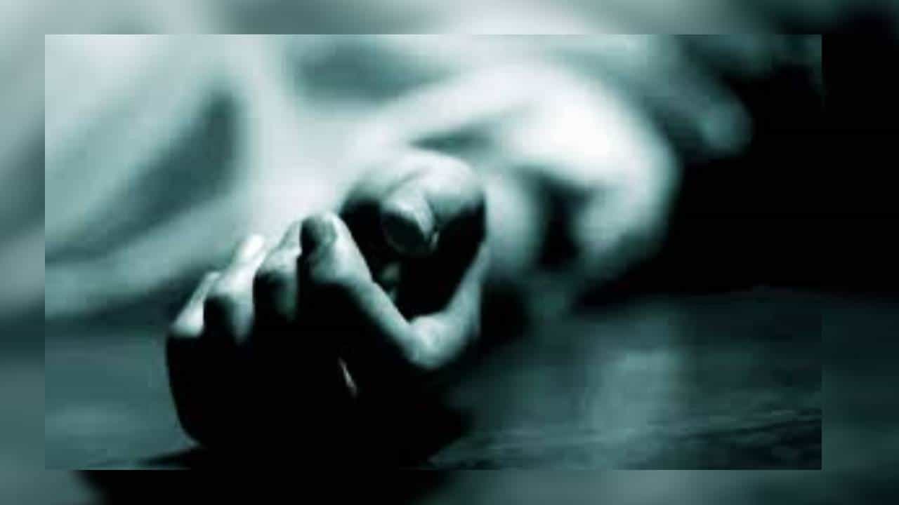 ಪ್ರತ್ಯೇಕ ಘಟನೆ: ನೇಣು ಬಿಗಿದುಕೊಂಡು ವೃದ್ಧ ದಂಪತಿ ಆತ್ಮಹತ್ಯೆ, ಸುಟ್ಟ ಸ್ಥಿತಿಯಲ್ಲಿ ಮಹಿಳೆಯ ಶವ ಪತ್ತೆ ಪ್ರತ್ಯೇಕ ಘಟನೆ: ನೇಣು ಬಿಗಿದುಕೊಂಡು ವೃದ್ಧ ದಂಪತಿ ಆತ್ಮಹತ್ಯೆ, ಸುಟ್ಟ ಸ್ಥಿತಿಯಲ್ಲಿ ಮಹಿಳೆಯ ಶವ ಪತ್ತೆ