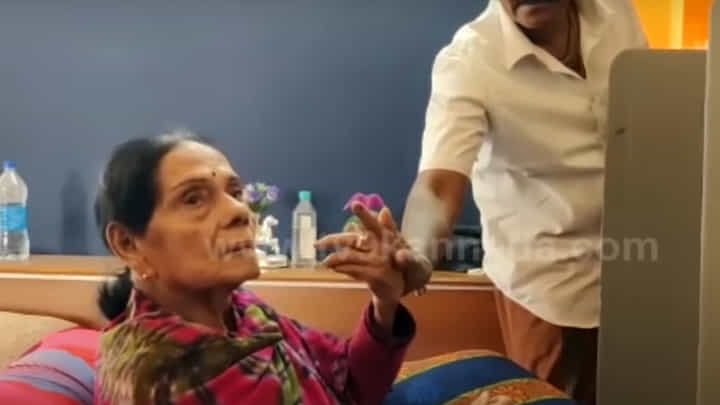 Actress Leelavathi: ಮನೆಯಿಂದಲೇ ಮತದಾನ ಮಾಡಿದ ಹಿರಿಯ ನಟಿ ಲೀಲಾವತಿ Actress Leelavathi: ಮನೆಯಿಂದಲೇ ಮತದಾನ ಮಾಡಿದ ಹಿರಿಯ ನಟಿ ಲೀಲಾವತಿ