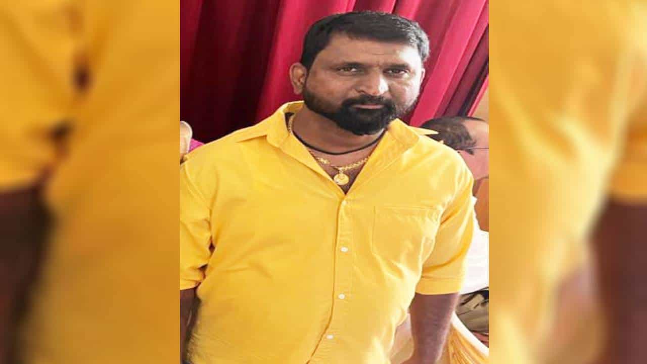 ಮಂಗಳೂರು: ಟೈಲರ್ ಅಂಗಡಿಯಲ್ಲೇ ನೇಣಿಗೆ ಕೊರಳೊಡ್ಡಿದ ಮಾಲೀಕ, ಆರ್ಥಿಕ ಸಂಕಷ್ಟದಿಂದ ಆತ್ಮಹತ್ಯೆ ಶಂಕೆ ಮಂಗಳೂರು: ಟೈಲರ್ ಅಂಗಡಿಯಲ್ಲೇ ನೇಣಿಗೆ ಕೊರಳೊಡ್ಡಿದ ಮಾಲೀಕ, ಆರ್ಥಿಕ ಸಂಕಷ್ಟದಿಂದ ಆತ್ಮಹತ್ಯೆ ಶಂಕೆ