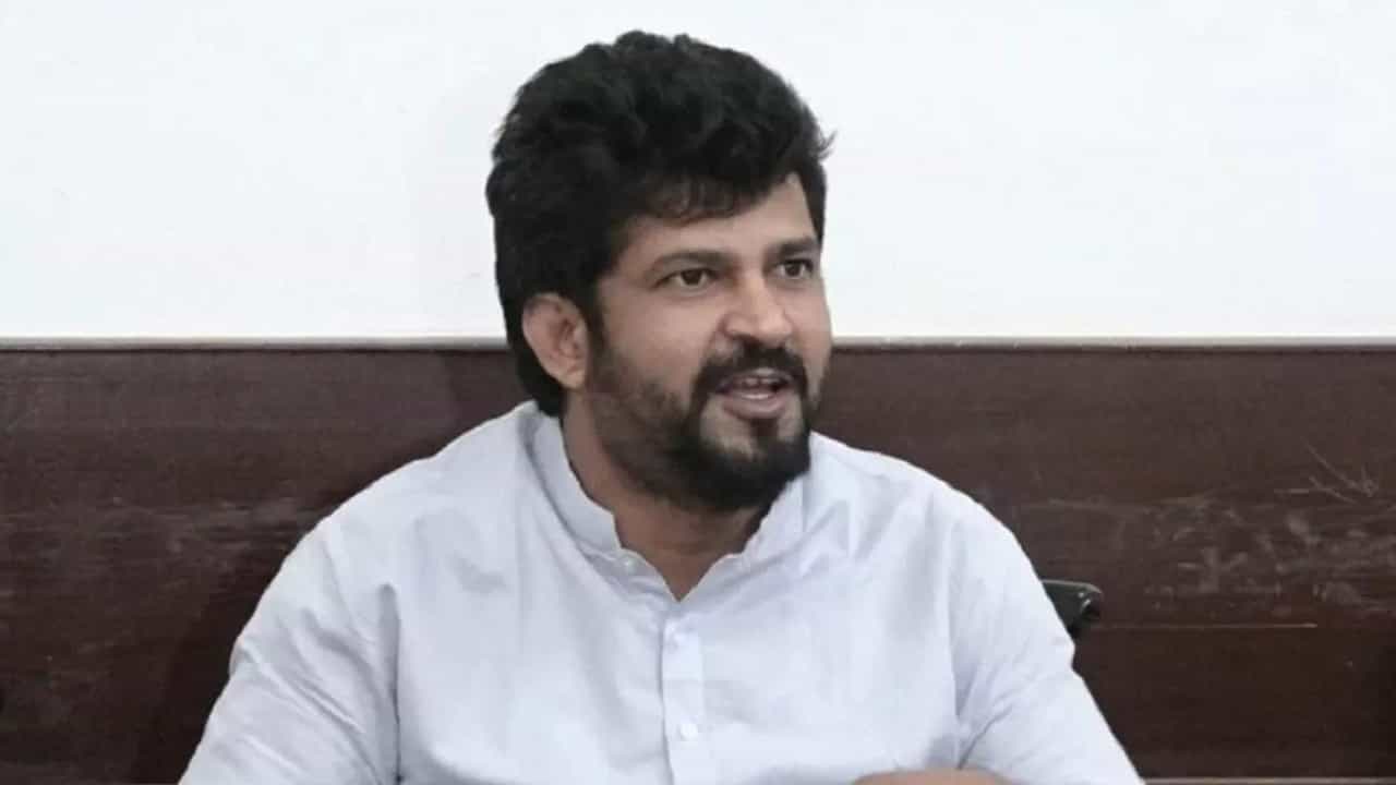 ಗುಜರಾತ್ ಸಿಂಹ ರಾಜ್ಯಕ್ಕೆ ಬಂದಾಗಲೆಲ್ಲಾ ಯಾಕೆ ಕಾಂಗ್ರೆಸಿಗರು ಭಯಪಡುತ್ತಾರೆ? ಪ್ರತಾಪ್ ಸಿಂಹ ಪ್ರಶ್ನೆ ಗುಜರಾತ್ ಸಿಂಹ ರಾಜ್ಯಕ್ಕೆ ಬಂದಾಗಲೆಲ್ಲಾ ಯಾಕೆ ಕಾಂಗ್ರೆಸಿಗರು ಭಯಪಡುತ್ತಾರೆ? ಪ್ರತಾಪ್ ಸಿಂಹ ಪ್ರಶ್ನೆ