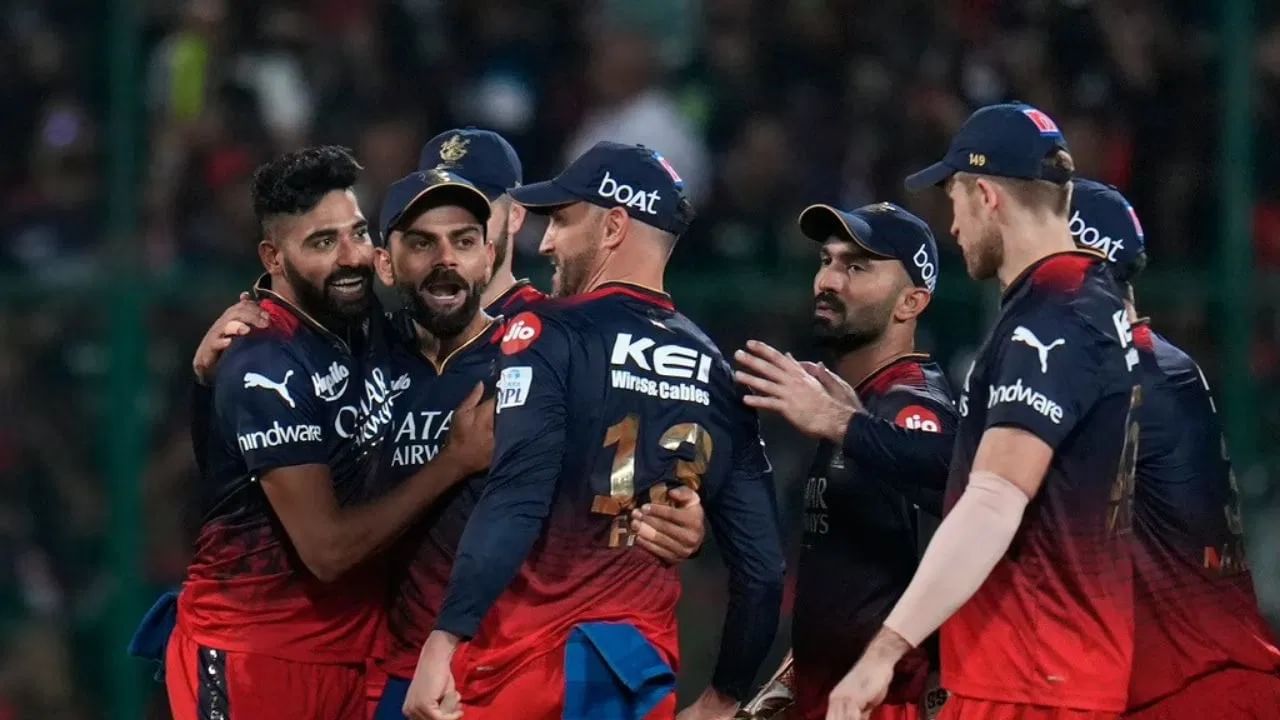 ರಾಯಲ್ ಚಾಲೆಂಜರ್ಸ್ ಬೆಂಗಳೂರು ಎರಡನೇ ಸ್ಥಾನದಲ್ಲಿದೆ. ಆರ್‌ಸಿಬಿ ಇದುವರೆಗೆ 322 ಡಾಟ್ ಬಾಲ್‌ಗಳನ್ನು ಎಸೆದಿದೆ.  8 ಪಂದ್ಯಗಳಲ್ಲಿ ಆರ್‌ಸಿಬಿ 950 ಎಸೆತಗಳಲ್ಲಿ 59 ವಿಕೆಟ್‌ ಪಡೆದು 1497 ರನ್‌ ನೀಡಿದೆ.  ಅಂಕಪಟ್ಟಿಯಲ್ಲಿ ಆರ್‌ಸಿಬಿ 5ನೇ ಸ್ಥಾನದಲ್ಲಿದೆ.