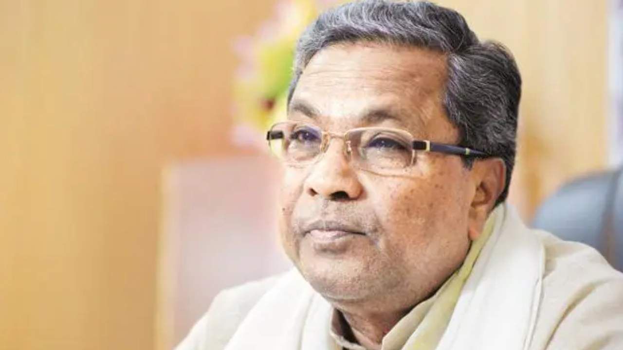 Siddaramaiah: ಪ್ರತಿಪಕ್ಷ ನಾಯಕ ಸಿದ್ದರಾಮಯ್ಯಗಿಂತ ಪತ್ನಿ ಪಾರ್ವತಿ ಶ್ರೀಮಂತೆ Siddaramaiah: ಪ್ರತಿಪಕ್ಷ ನಾಯಕ ಸಿದ್ದರಾಮಯ್ಯಗಿಂತ ಪತ್ನಿ ಪಾರ್ವತಿ ಶ್ರೀಮಂತೆ