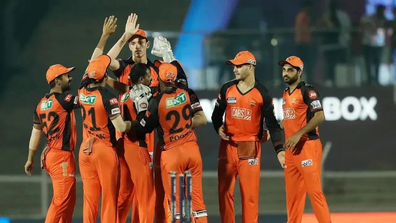 ಸನ್‌ರೈಸರ್ಸ್ ಹೈದರಾಬಾದ್ 7 ಪಂದ್ಯಗಳಲ್ಲಿ 311 ಡಾಟ್ ಬಾಲ್‌ಗಳೊಂದಿಗೆ ಮೂರನೇ ಸ್ಥಾನದಲ್ಲಿದೆ.  808 ಎಸೆತಗಳಲ್ಲಿ 1152 ರನ್‌ಗಳನ್ನು ನೀಡಿರುವ ಹೈದರಾಬಾದ್43 ವಿಕೆಟ್‌ಗಳನ್ನು ಪಡೆದಿದೆ. ಸದ್ಯ ಎಸ್​​ಆರ್​ಹೆಚ್ 4 ಅಂಕಗಳೊಂದಿಗೆ ಪಾಯಿಂಟ್ ಪಟ್ಟಿಯಲ್ಲಿ 9 ನೇ ಸ್ಥಾನದಲ್ಲಿದ್ದಾರೆ.