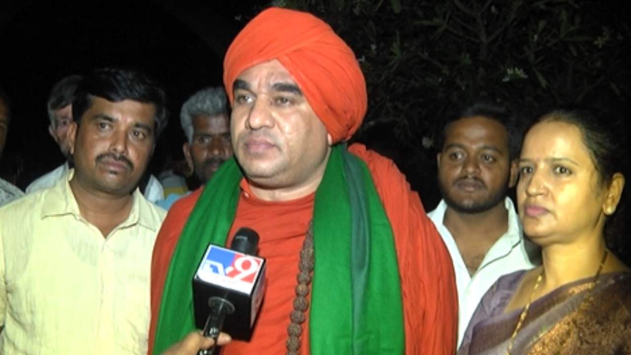 ಇಡೀ ಸಮುದಾಯದ ಬಗ್ಗೆ ಟೀಕೆ ಮಾಡುವುದು ಸರಿಯಲ್ಲ, ಸಿದ್ದರಾಮಯ್ಯ ತಮ್ಮ ಹೇಳಿಕೆ ಹಿಂಪಡೆಯಲಿ: ಜಯಮೃತ್ಯುಂಜಯ ಸ್ವಾಮೀಜಿ ಇಡೀ ಸಮುದಾಯದ ಬಗ್ಗೆ ಟೀಕೆ ಮಾಡುವುದು ಸರಿಯಲ್ಲ, ಸಿದ್ದರಾಮಯ್ಯ ತಮ್ಮ ಹೇಳಿಕೆ ಹಿಂಪಡೆಯಲಿ: ಜಯಮೃತ್ಯುಂಜಯ ಸ್ವಾಮೀಜಿ