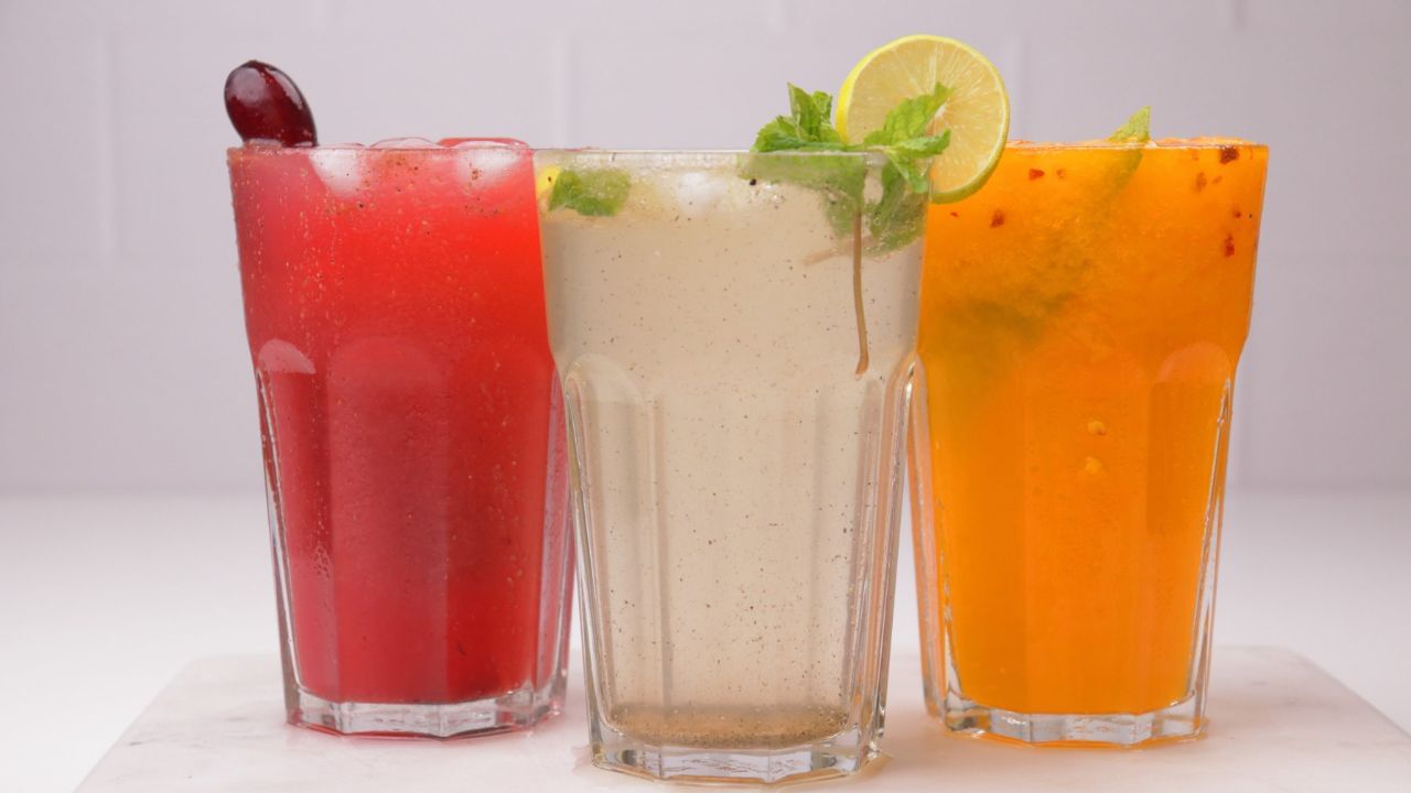 Summer Drinks: ಬೇಸಿಗೆಯಲ್ಲಿ ದೇಹವನ್ನು ತಂಪಾಗಿರಿಸುವ ಮೂರು ಬಗೆಯ ರಿಫ್ರೆಶಿಂಗ್ ಪಾನೀಯಗಳು Summer Drinks: ಬೇಸಿಗೆಯಲ್ಲಿ ದೇಹವನ್ನು ತಂಪಾಗಿರಿಸುವ ಮೂರು ಬಗೆಯ ರಿಫ್ರೆಶಿಂಗ್ ಪಾನೀಯಗಳು
