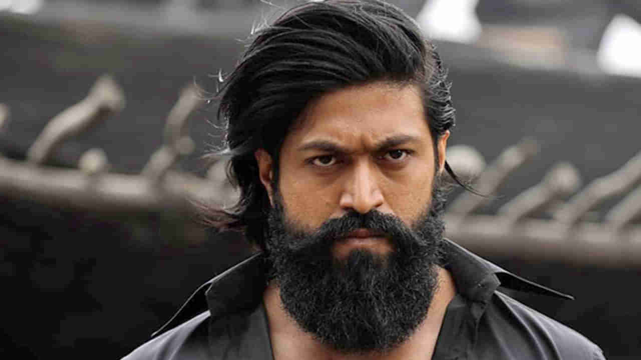 Yash: ಯಶ್​ ಮನೆ ಬಾಗಿಲು ತಟ್ಟಿದ ರಾಜಕೀಯ ಮುಖಂಡರು; ರಾಕಿಂಗ್ ಸ್ಟಾರ್ ನಿರ್ಧಾರ ಏನು?