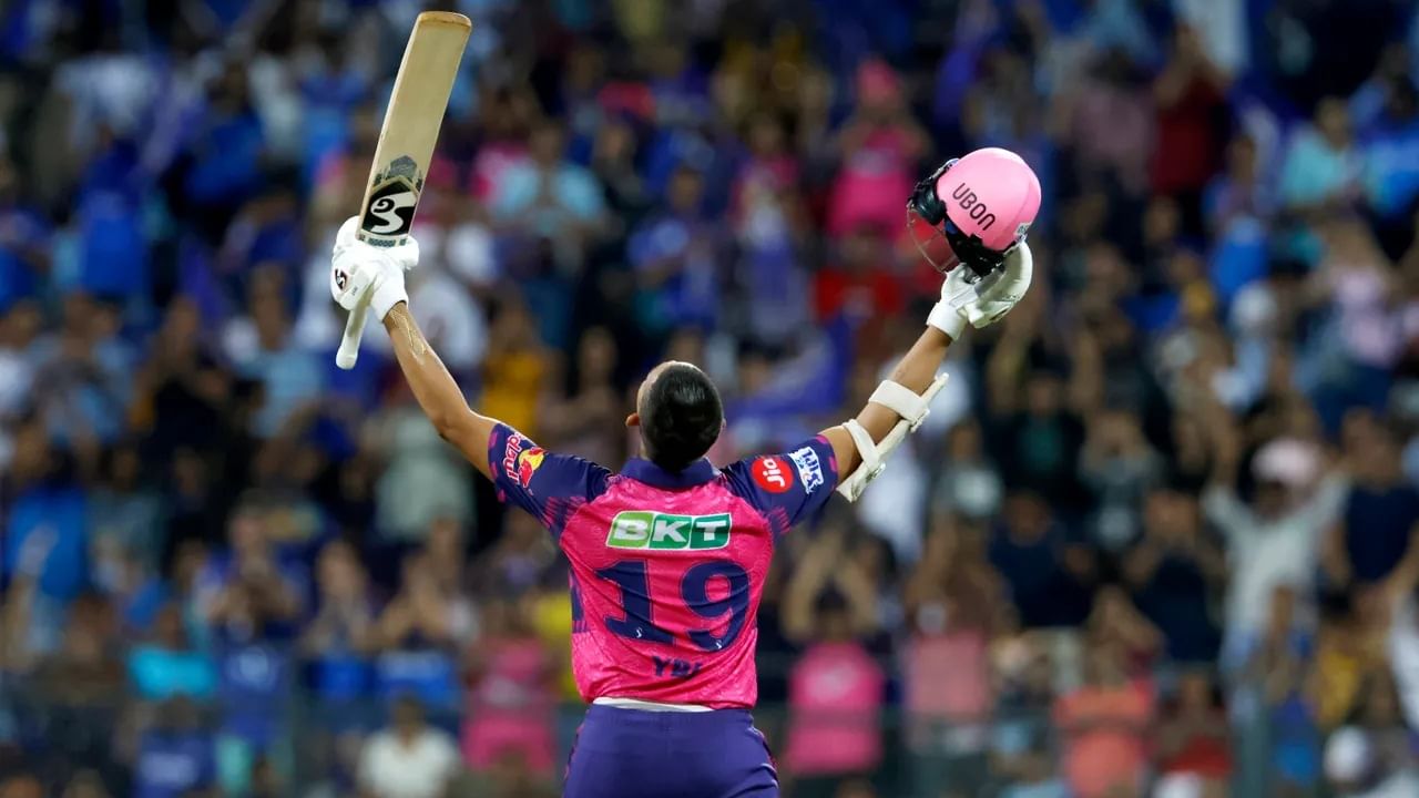 IPL 2023: ಮುಂಬೈನ ವಾಂಖೆಡೆ ಸ್ಟೇಡಿಯಂನಲ್ಲಿ ನಡೆದ ಐಪಿಎಲ್​ನ 1000ನೇ ಪಂದ್ಯದಲ್ಲಿ ಸ್ಪೋಟಕ ಶತಕ ಸಿಡಿಸುವ ಮೂಲಕ ಯುವ ಬ್ಯಾಟರ್​ ಯಶಸ್ವಿ ಜೈಸ್ವಾಲ್ ಹಲವು ದಾಖಲೆ ಬರೆದಿದ್ದಾರೆ. ಈ ಪಂದ್ಯದಲ್ಲಿ ಟಾಸ್ ಗೆದ್ದ ರಾಜಸ್ಥಾನ್ ರಾಯಲ್ಸ್ ಬ್ಯಾಟಿಂಗ್ ಆಯ್ದುಕೊಂಡಿತು.