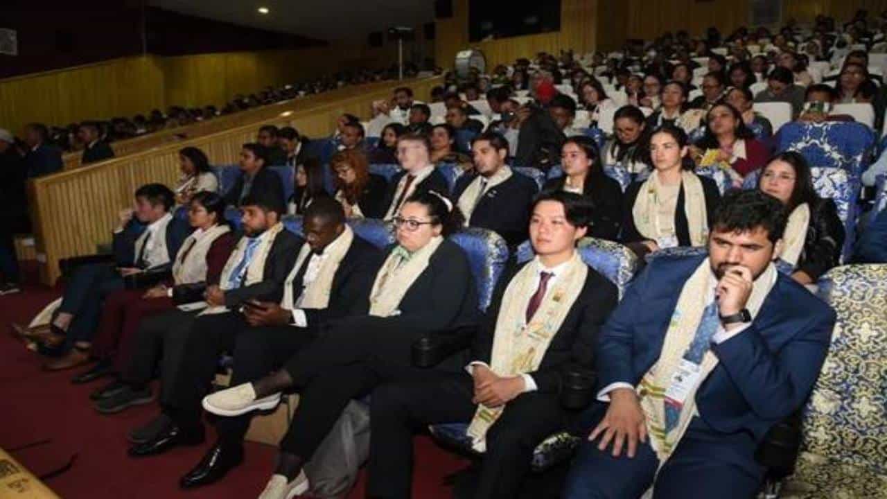 G20 Youth 20 in Leh: ಲೇಹ್ನಲ್ಲಿ ಯೂತ್20 ಪೂರ್ವಭಾವಿ ಸಭೆ; ಯುವಕರು ಗುರುತಿಸಿದ ಐದು ಅಂಶಗಳಿವು G20 Youth 20 in Leh: ಲೇಹ್ನಲ್ಲಿ ಯೂತ್20 ಪೂರ್ವಭಾವಿ ಸಭೆ; ಯುವಕರು ಗುರುತಿಸಿದ ಐದು ಅಂಶಗಳಿವು