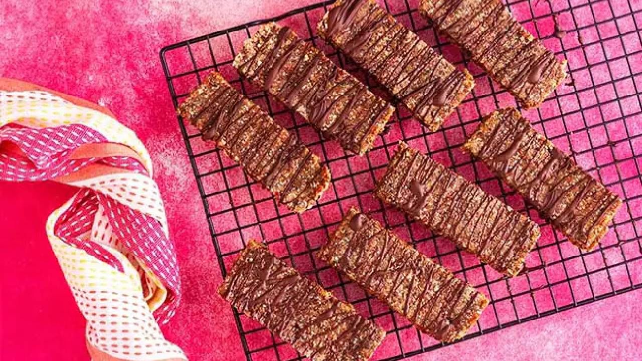 Protein Bar: ಮನೆಯಲ್ಲಿಯೇ ತಯಾರಿಸಿ ಆರೋಗ್ಯಕರ ಪ್ರೋಟೀನ್ ಬಾರ್; ಮಾಡುವ ವಿಧಾಯ ಮತ್ತು ಅರೋಗ್ಯ ಪ್ರಯೋಜನಗಳನ್ನು ತಿಳಿಯಿರಿ