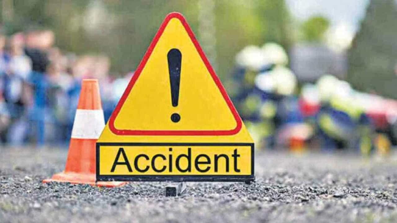 Chhattisgarh Accident: ಛತ್ತೀಸ್ಗಢದಲ್ಲಿ ಟ್ರಕ್ ಹಾಗೂ ಪಿಕಪ್ ವ್ಯಾನ್ ನಡುವೆ ಅಪಘಾತ, 6 ಮಂದಿ ಸಾವು, 25 ಜನರಿಗೆ ಗಾಯ Chhattisgarh Accident: ಛತ್ತೀಸ್ಗಢದಲ್ಲಿ ಟ್ರಕ್ ಹಾಗೂ ಪಿಕಪ್ ವ್ಯಾನ್ ನಡುವೆ ಅಪಘಾತ, 6 ಮಂದಿ ಸಾವು, 25 ಜನರಿಗೆ ಗಾಯ