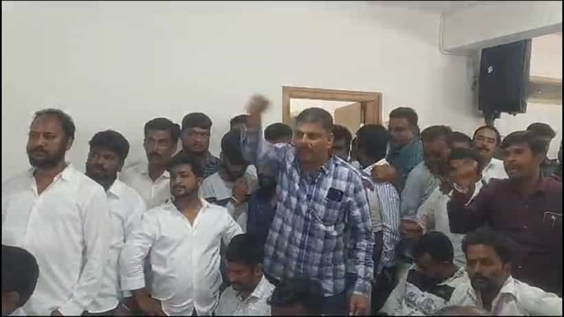 ಪಕ್ಷ ದ್ರೋಹ ಮಾಡಿದ ಆ ನನ್ನ ಮಕ್ಕಳಿಗೆ ಜೋಡಲ್ಲಿ ಹೊಡೆಯಿರಿ; ಸಭೆಯಲ್ಲಿ ಸೋಮಣ್ಣ ಮಾತುಗಳಿಗೆ ಕಾರ್ಯಕರ್ತರು ಕಕ್ಕಾಬಿಕ್ಕಿ