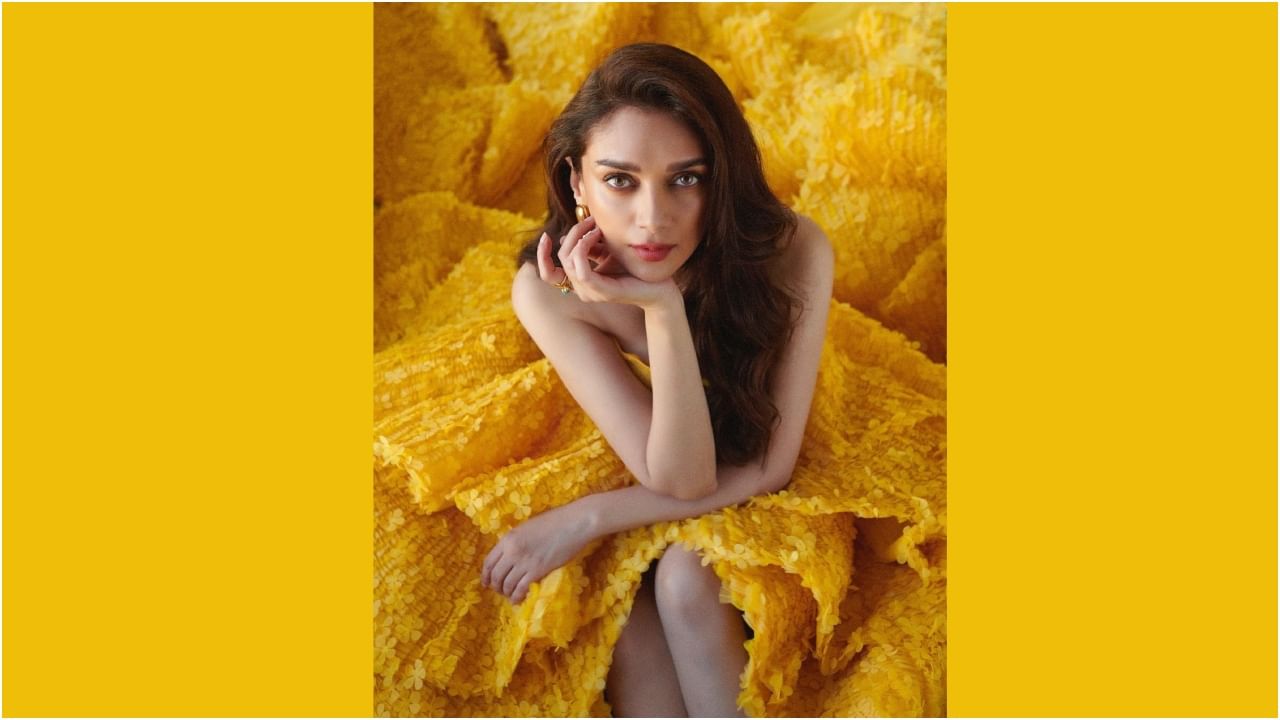 Last year too, Aditi Rao Hydari was a part of Kan film festival.  This time he got another chance.  Wearing a yellow gown, she shined on the red carpet.  His photos have gone viral.