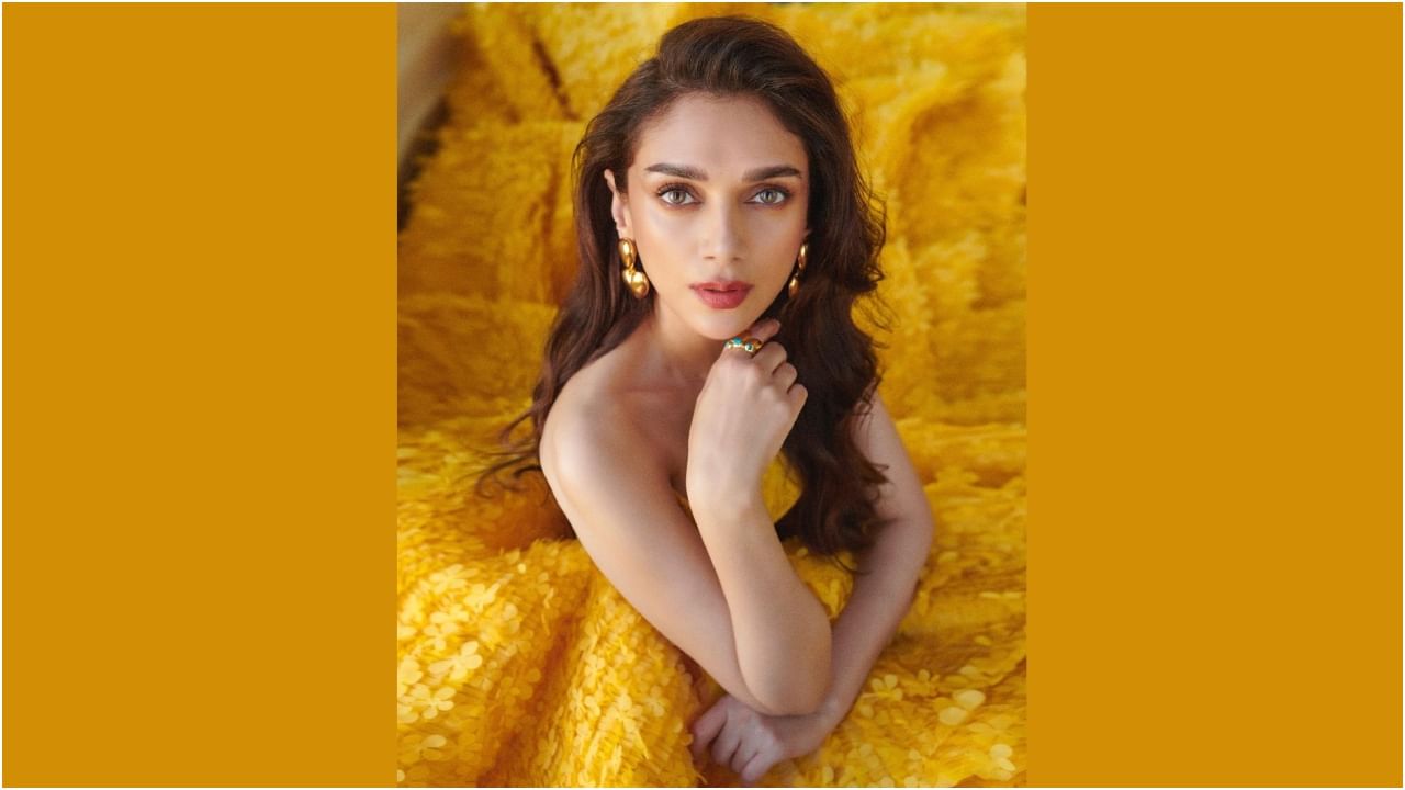 Actress Aditi Rao Hydari is busy in many language films.  He has fans across the country.  Active in South India and Bollywood, he has now attended Con Film Festival.