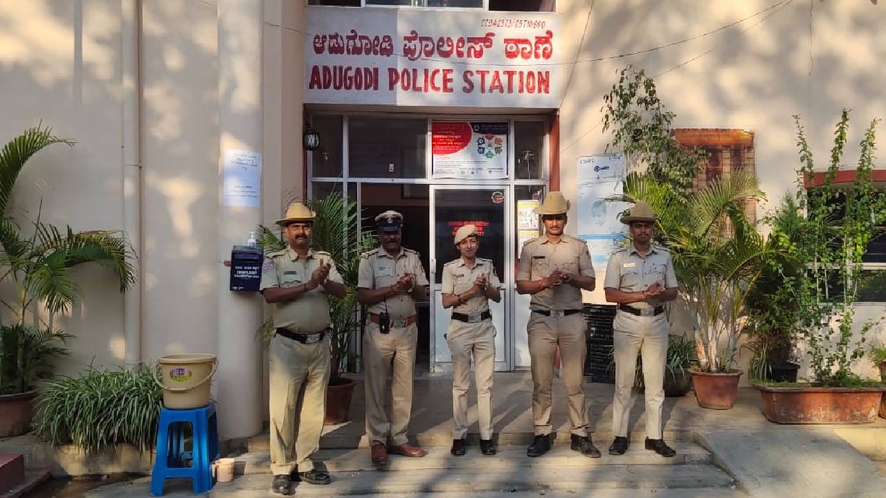 ವೋಟ್ ಹಾಕುವಾಗ ಕಿರಿಕ್: ಕಾಂಗ್ರೆಸ್ ಕಾರ್ಯಕರ್ತನ ವಿರುದ್ಧ ದೂರು ದಾಖಲು ವೋಟ್ ಹಾಕುವಾಗ ಕಿರಿಕ್: ಕಾಂಗ್ರೆಸ್ ಕಾರ್ಯಕರ್ತನ ವಿರುದ್ಧ ದೂರು ದಾಖಲು