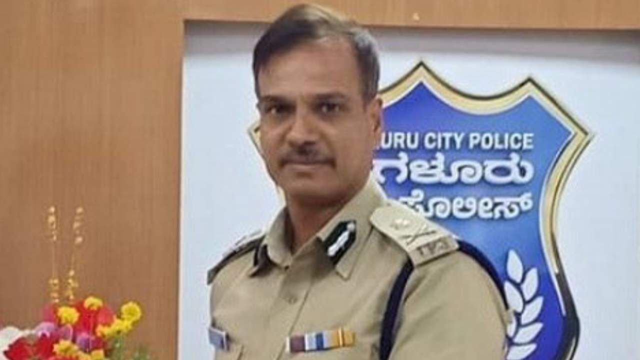 ರಾಜ್ಯದ ಹಲವು ಬೂತ್ಗಳಲ್ಲಿ ರಾತ್ರಿ 10:15 ಗಂಟೆವರೆಗೂ ಮತದಾನ: ಎಡಿಜಿಪಿ ಅಲೋಕ್ ಕುಮಾರ್ ಟ್ವೀಟ್ ರಾಜ್ಯದ ಹಲವು ಬೂತ್ಗಳಲ್ಲಿ ರಾತ್ರಿ 10:15 ಗಂಟೆವರೆಗೂ ಮತದಾನ: ಎಡಿಜಿಪಿ ಅಲೋಕ್ ಕುಮಾರ್ ಟ್ವೀಟ್