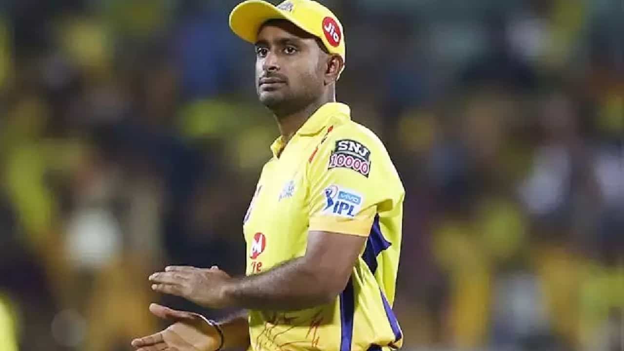 IPL 2023 Final: ಅಹಮದಾಬಾದ್ನ ನರೇಂದ್ರ ಮೋದಿ ಸ್ಟೇಡಿಯಂನಲ್ಲಿ ನಡೆಯಲಿರುವ ಐಪಿಎಲ್ನ ಫೈನಲ್ ಪಂದ್ಯಕ್ಕೂ ಮುನ್ನ ಚೆನ್ನೈ ಸೂಪರ್ ಕಿಂಗ್ಸ್ ತಂಡದ ಸ್ಟಾರ್ ಆಟಗಾರ ಅಂಬಾಟಿ ರಾಯುಡು ನಿವೃತ್ತಿ ಘೋಷಿಸಿದ್ದಾರೆ.
