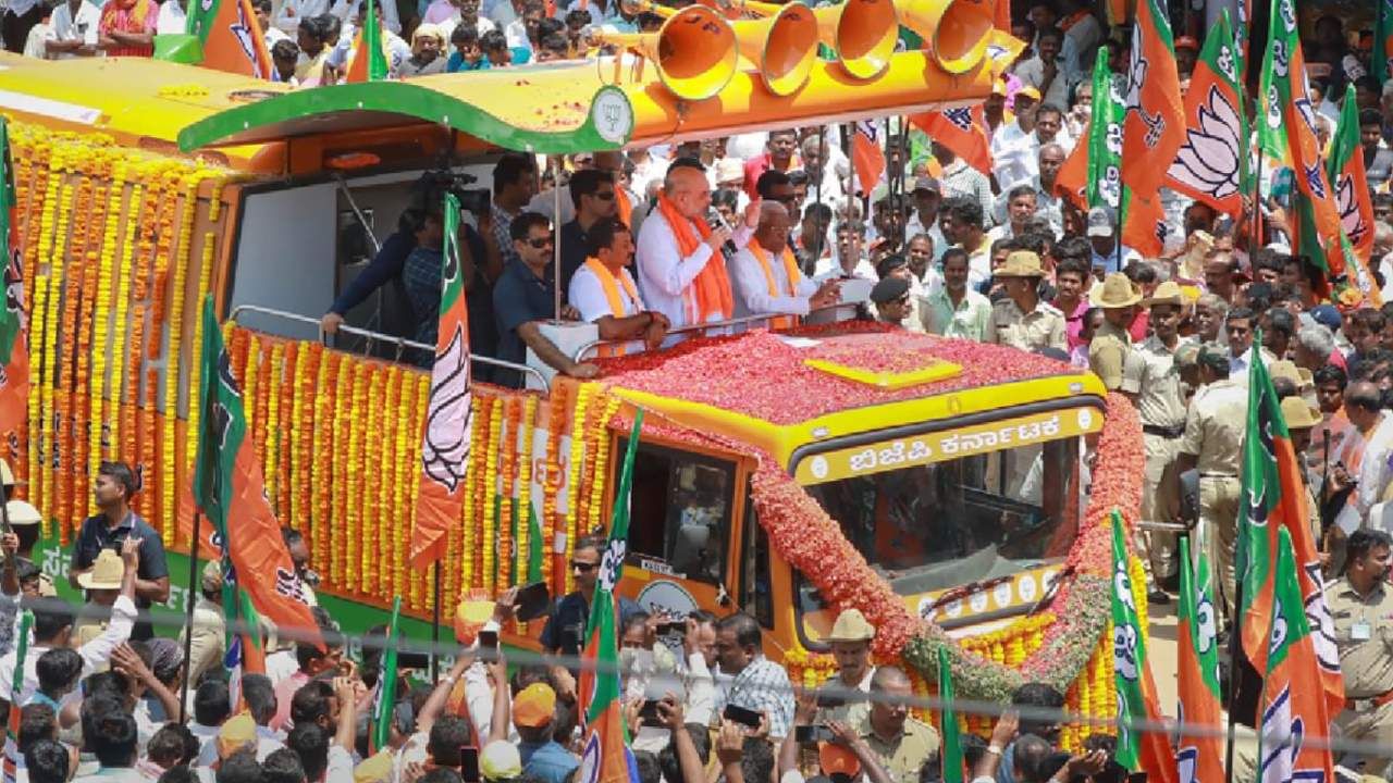 ರಾಣೆಬೆನ್ನೂರಿನಲ್ಲಿ ಅಮಿತ್ ಶಾ ರೋಡ್​ಶೋ: ಮೇ 10ರಂದು ಡಬಲ್ ಇಂಜಿನ್ ಸರ್ಕಾರ ಬಿಜೆಪಿ ಬೆಂಬಲಿಸುವಂತೆ ಮನವಿ