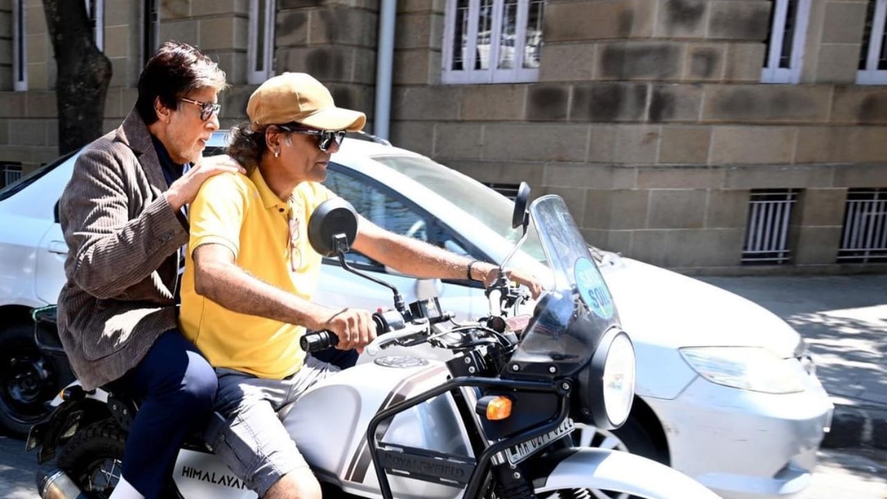 Amitabh Bachchan: ಬೈಕ್ ರೈಡ್ ಮಾಡಿದ್ದೇ ತಪ್ಪಾಯ್ತು; ಅಮಿತಾಭ್ ಬಚ್ಚನ್ ವಿರುದ್ಧ ಕೇಸ್ ದಾಖಲು Amitabh Bachchan: ಬೈಕ್ ರೈಡ್ ಮಾಡಿದ್ದೇ ತಪ್ಪಾಯ್ತು; ಅಮಿತಾಭ್ ಬಚ್ಚನ್ ವಿರುದ್ಧ ಕೇಸ್ ದಾಖಲು