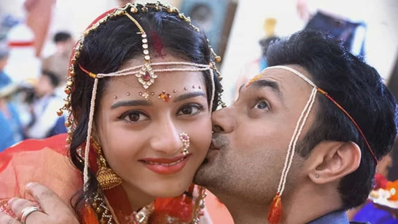 ಈ ಸೆಲೆಬ್ರಿಟಿಗಳ ಮದುವೆಗೆ ಖರ್ಚಾಗಿದ್ದು ಕೇವಲ ಒಂದೂವರೆ ಲಕ್ಷ ರೂ.; ನಟಿ ಧರಿಸಿದ ಸೀರೆಯ ಬೆಲೆ ಮೂರು ಸಾವಿರ