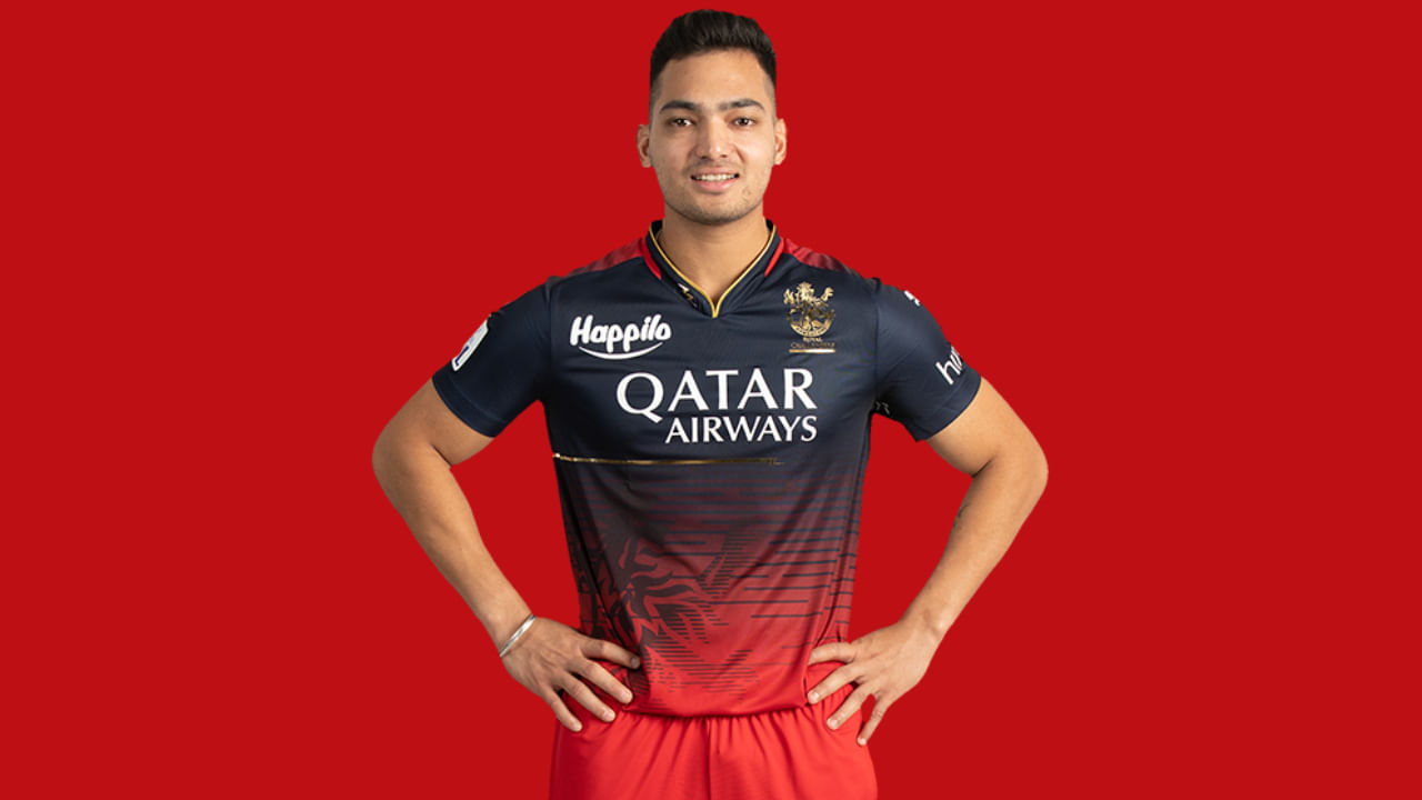 IPL 2023: ಐಪಿಎಲ್ ಸೀಸನ್ 16 ರಲ್ಲಿ ಆರ್ಸಿಬಿ ಆಟಗಾರ ಅನೂಜ್ ರಾವತ್ ಅವರ ಕಳಪೆ ಬ್ಯಾಟಿಂಗ್ ಮುಂದುವರೆದಿದೆ. ಕಳೆದ ಸೀಸನ್ನಲ್ಲಿ ಹೀನಾಯ ಪ್ರದರ್ಶನ ನೀಡಿದ್ದ ರಾವತ್ ಅವರನ್ನು ಈ ಬಾರಿ ಕೂಡ ಆರ್ಸಿಬಿ ಉಳಿಸಿಕೊಂಡಿತ್ತು. ಆದರೀಗ ಈ ಸಲ ಕೂಡ ಅನೂಜ್ ಬ್ಯಾಟ್ನಿಂದ ನಿರೀಕ್ಷಿತ ಪ್ರದರ್ಶನ ಮೂಡಿಬಂದಿಲ್ಲ.