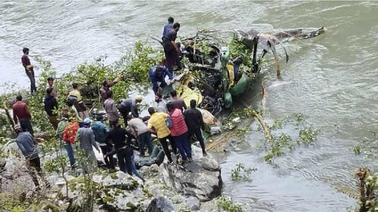 Army Chopper Crash: ಜಮ್ಮು ಮತ್ತು ಕಾಶ್ಮೀರದ ಕಿಶ್ತ್ವಾರದಲ್ಲಿ ಸೇನಾ ಹೆಲಿಕಾಪ್ಟರ್ ಪತನ Army Chopper Crash: ಜಮ್ಮು ಮತ್ತು ಕಾಶ್ಮೀರದ ಕಿಶ್ತ್ವಾರದಲ್ಲಿ ಸೇನಾ ಹೆಲಿಕಾಪ್ಟರ್ ಪತನ