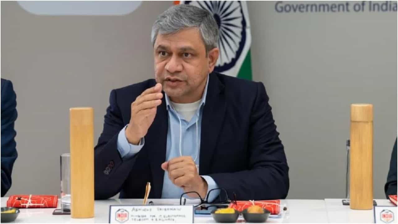 PLI scheme: ಮೋದಿ ಸರ್ಕಾರದಿಂದ ಐಟಿ ಕ್ಷೇತ್ರಕ್ಕೆ ಪಿಎಲ್ಐ ಯೋಜನೆಯಡಿ 17,000 ಕೋಟಿ ರೂ; ಅಶ್ವಿನಿ ವೈಷ್ಣವ್ PLI scheme: ಮೋದಿ ಸರ್ಕಾರದಿಂದ ಐಟಿ ಕ್ಷೇತ್ರಕ್ಕೆ ಪಿಎಲ್ಐ ಯೋಜನೆಯಡಿ 17,000 ಕೋಟಿ ರೂ; ಅಶ್ವಿನಿ ವೈಷ್ಣವ್