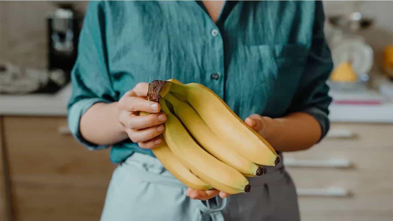 Banana Diet: ತೂಕ ನಷ್ಟಕ್ಕೆ ಬಾಳೆಹಣ್ಣು ಮಾತ್ರ ತಿನ್ನುವುದು ಸುರಕ್ಷಿತವೇ? Banana Diet: ತೂಕ ನಷ್ಟಕ್ಕೆ ಬಾಳೆಹಣ್ಣು ಮಾತ್ರ ತಿನ್ನುವುದು ಸುರಕ್ಷಿತವೇ?