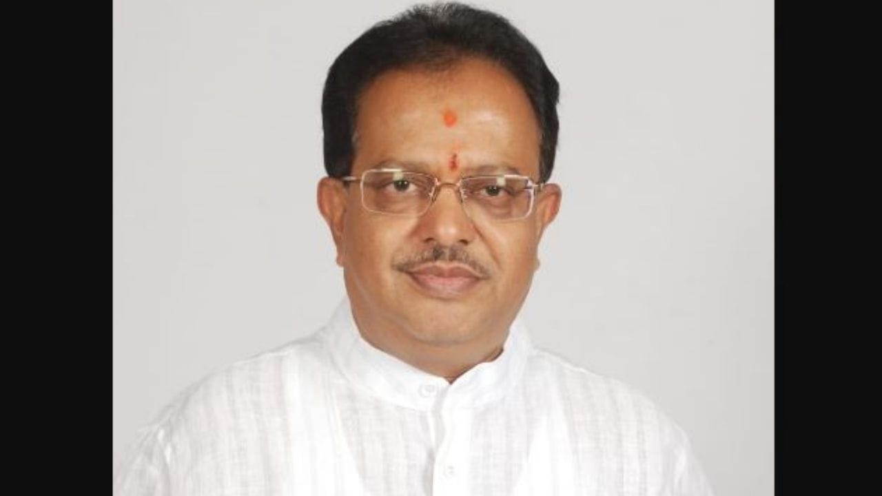 Bangalore South Election Results: ಬೆಂಗಳೂರು ದಕ್ಷಿಣ ಕ್ಷೇತ್ರದಲ್ಲಿ ಬಿಜೆಪಿ ಅಭ್ಯರ್ಥಿ ಎಂ.ಕೃಷ್ಣಪ್ಪಗೆ ನಾಲ್ಕನೇ ಬಾರಿ ಭಾರಿ ಗೆಲುವು Bangalore South Election Results: ಬೆಂಗಳೂರು ದಕ್ಷಿಣ ಕ್ಷೇತ್ರದಲ್ಲಿ ಬಿಜೆಪಿ ಅಭ್ಯರ್ಥಿ ಎಂ.ಕೃಷ್ಣಪ್ಪಗೆ ನಾಲ್ಕನೇ ಬಾರಿ ಭಾರಿ ಗೆಲುವು