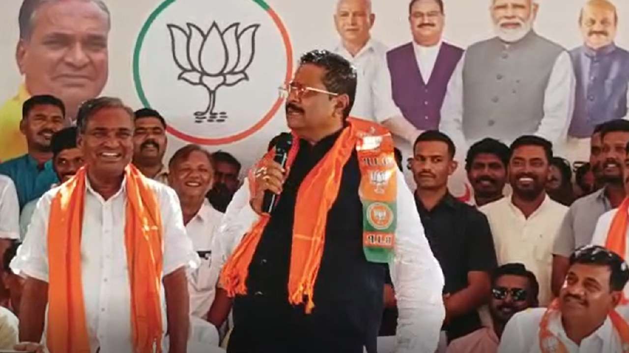 ಹನುಮಂತನಿಗೆ ಉಪದ್ರವ ಮಾಡಿದ್ದಕ್ಕೆ ಹೆಲಿಕಾಪ್ಟರ್ ಗ್ಲಾಸ್ ಹೋಯ್ತು, ಮತ್ತೆ ತಂಟೆಗೆ ಬಂದ್ರೆ ಮಿಸ್ಟರ್ ಶಿವಕುಮಾರ್ ನೀವೂ ಪತನವಾಗಲಿದ್ದೀರಿ- ಯತ್ನಾಳ್ ಕಿವಿಮಾತು ಹನುಮಂತನಿಗೆ ಉಪದ್ರವ ಮಾಡಿದ್ದಕ್ಕೆ ಹೆಲಿಕಾಪ್ಟರ್ ಗ್ಲಾಸ್ ಹೋಯ್ತು, ಮತ್ತೆ ತಂಟೆಗೆ ಬಂದ್ರೆ ಮಿಸ್ಟರ್ ಶಿವಕುಮಾರ್ ನೀವೂ ಪತನವಾಗಲಿದ್ದೀರಿ- ಯತ್ನಾಳ್ ಕಿವಿಮಾತು